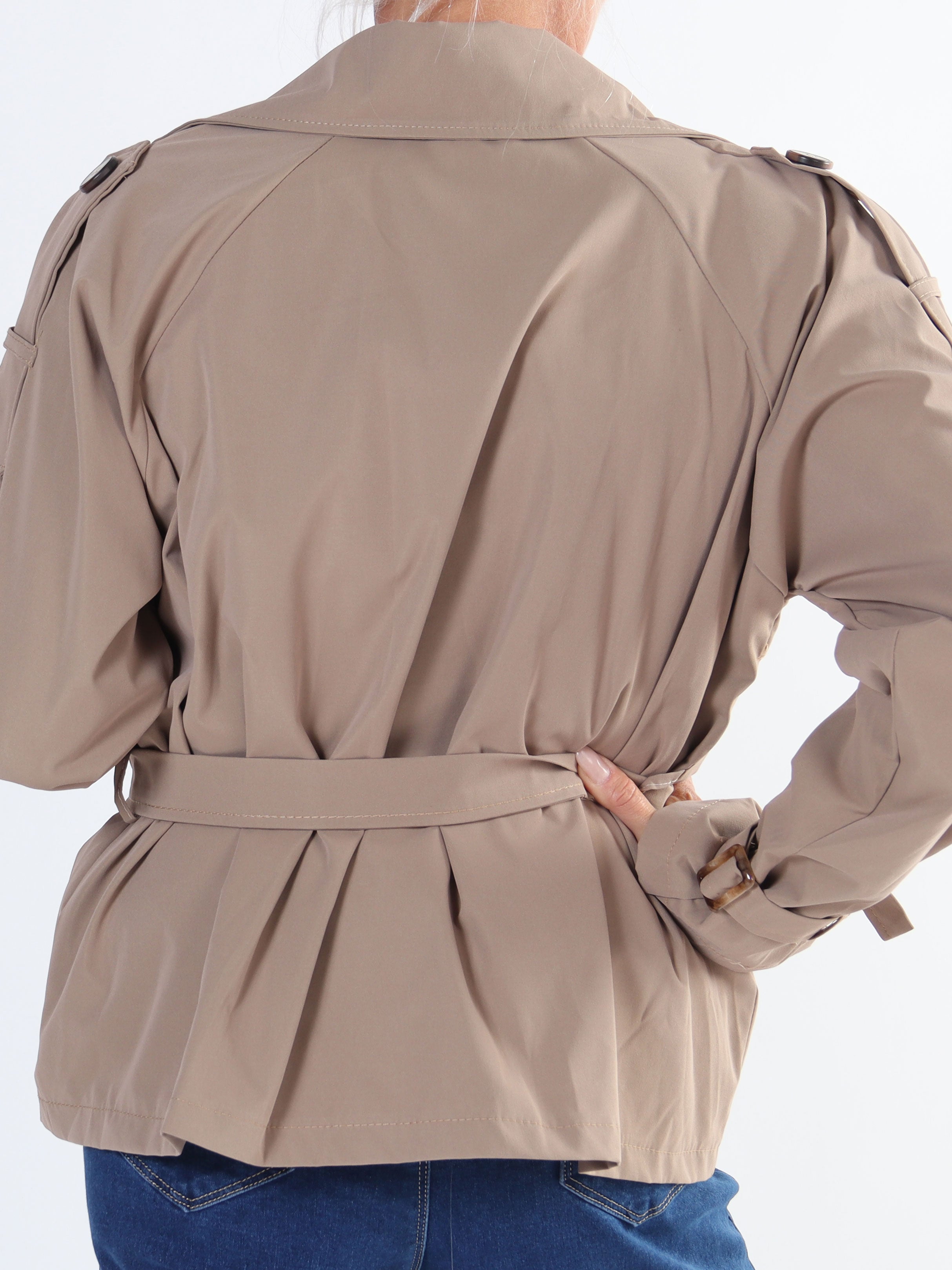 Carmen - Kort trench coat med knapper